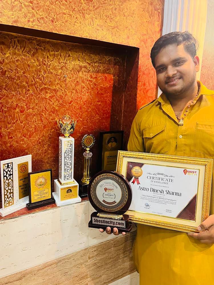 <strong>Dinesh Sharma from Chandigarh certified as best palm reader of north India</strong>