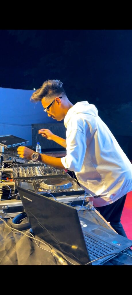 DJ Takshil shares his journey from being a Regular Music Lover to a Bollywood DJ