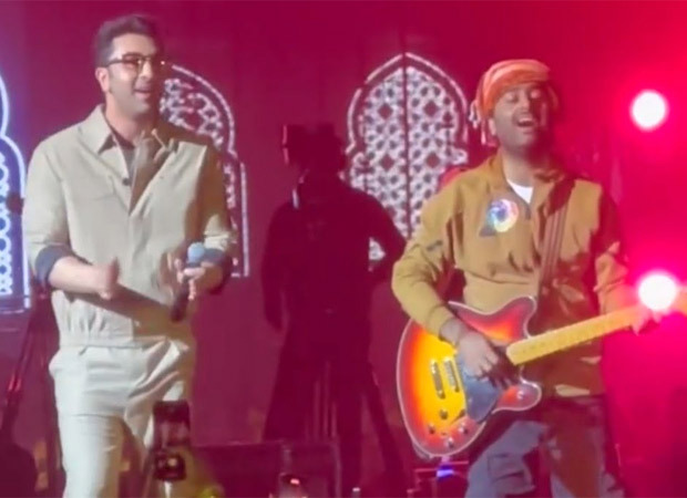 "Ranbir Kapoor and Arijit Singh Impress Fans with On-Stage Respect Gesture"