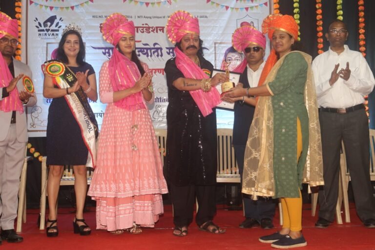 Mrs. Sumedha Mangesh Kadam: A Beacon of Light in Education Honored with the Savitrijyoti Samman 2023 Award