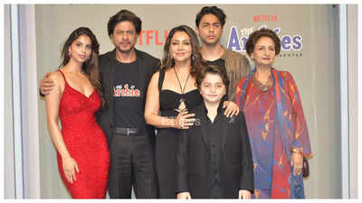 "Shah Rukh Khan and Family Steal the Show at 'The Archies' Premiere, Supporting Suhana's Grand Bollywood Debut"