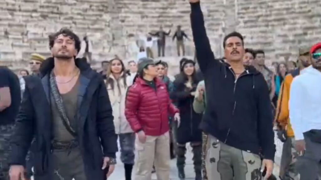 Akshay Kumar and Tiger Shroff Celebrate Ram Mandir Pran Pratishtha on Bade Miyan Chote Miyan Set in Jordan