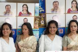 Hema Malini Reacts Uncomfortably as Fan Oversteps Boundaries at Event, Sparks Internet Debate