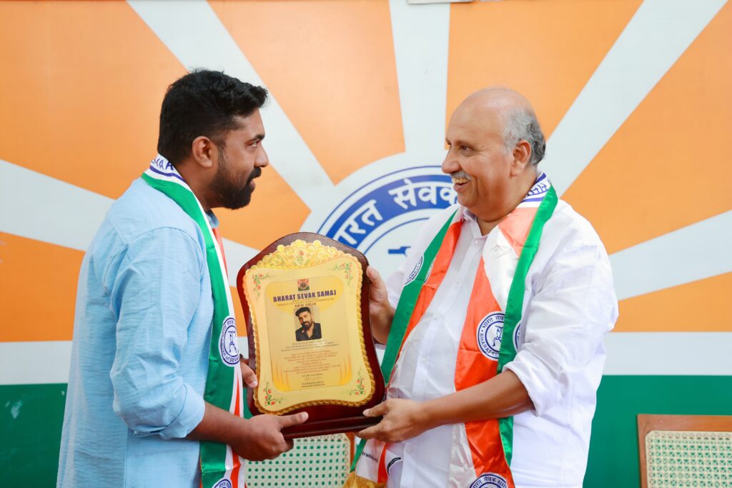 Sajeev Elambal Honored with National Award by Bharath Sevak Samaj