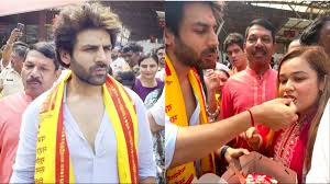 Kartik Aaryan Begins Bhool Bhulaiyaa 3 Release Day with Prayers at Siddhivinayak Temple