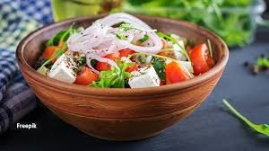 4 Common Salad Mistakes That Can Cause Hidden Glucose Spikes